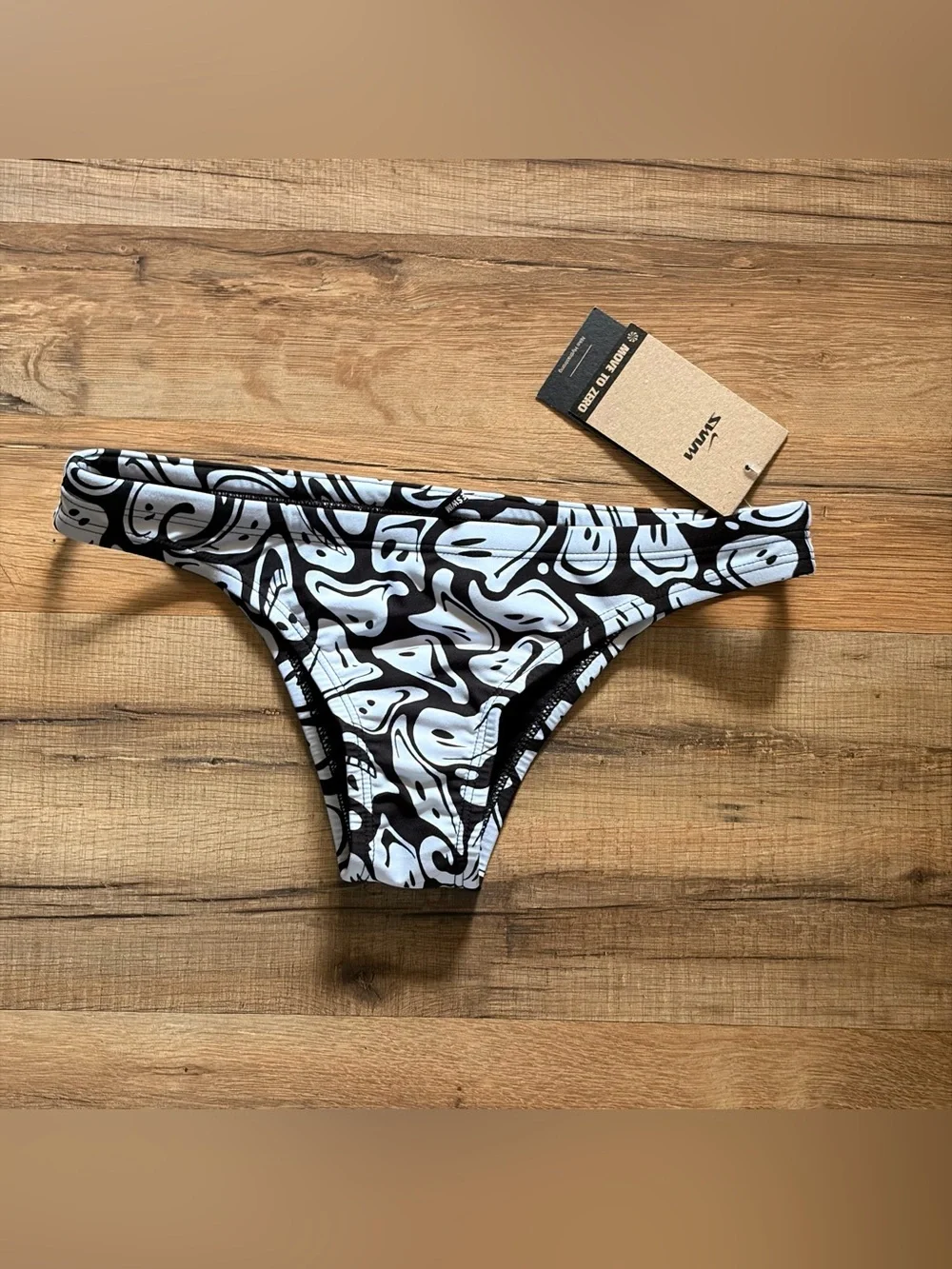 Nike Black and White Hydrastrong Swim Bottoms Sz M